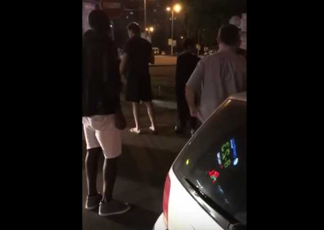 В Киеве прохожий «наказал» пьяную компанию, ехавшую на авто Нацгвардии по тротуару