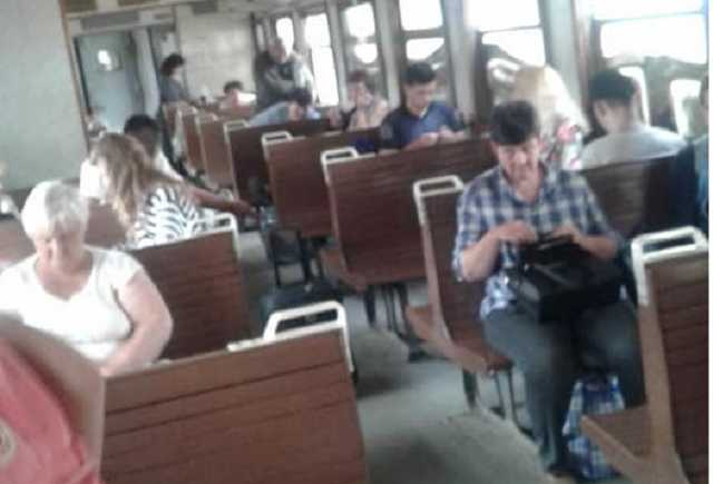 "Таких трун ще не бачила!" Пасажирів обурила поїздка в українській електричці