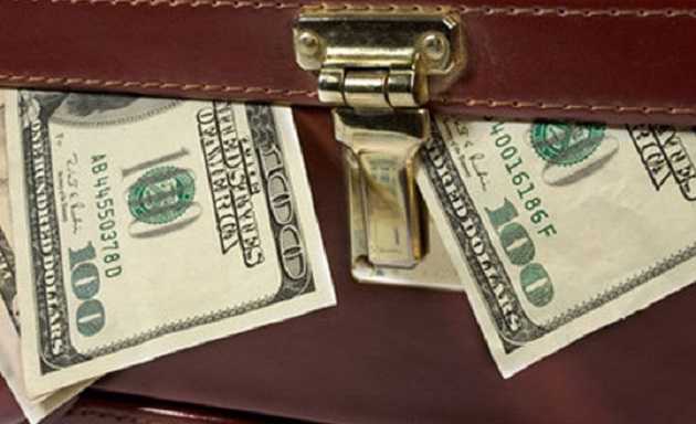 Бизнес массово выводит валюту из России — росСМИ