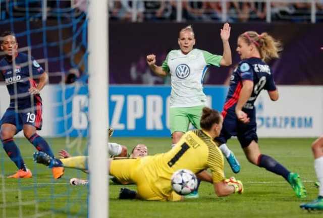 УЕФА запретил убирать в Киеве рекламу Газпрома