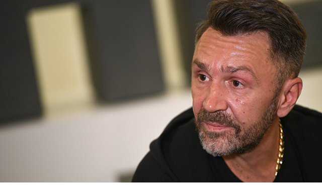 "Я ранен, может и убит": Шнуров написал стих о разводе