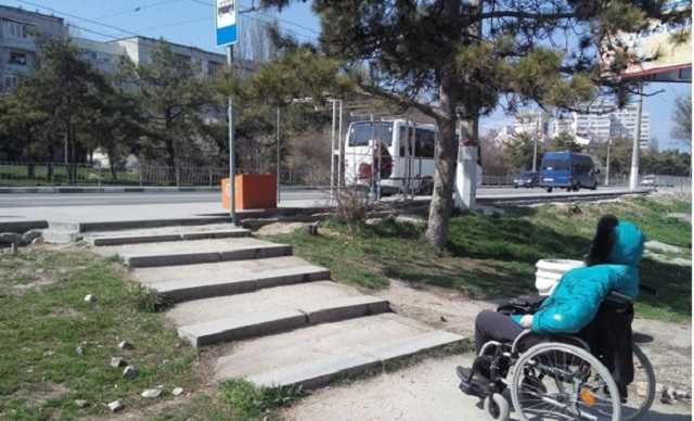 «Правительство» Севастополя предлагает людям с инвалидностью на колясках сидеть дома пока для них не создадут условия