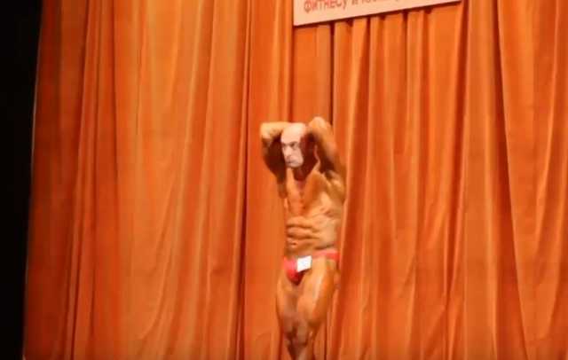 На сцене в красных труселях: нашлось интересное видео с экс-охранником "Моторолы"