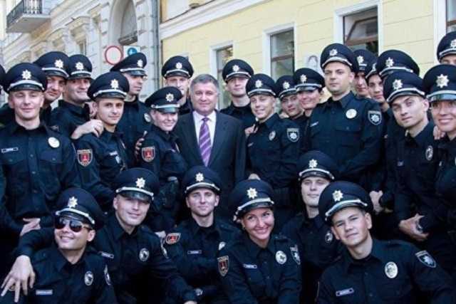 Без страховки и с небольшой зарплатой. Академия выпустила первых супер-полицейских