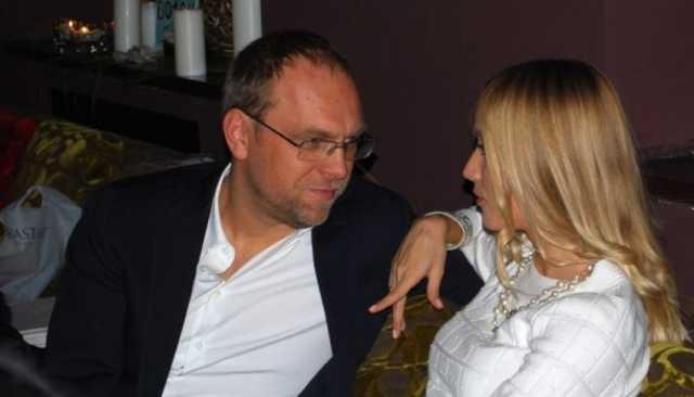 Власенко отсудил у Окунской полдома, за который боролся 10 лет