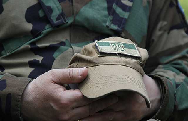 Умер военный, прикрывший своим телом дочь-медика от взрыва