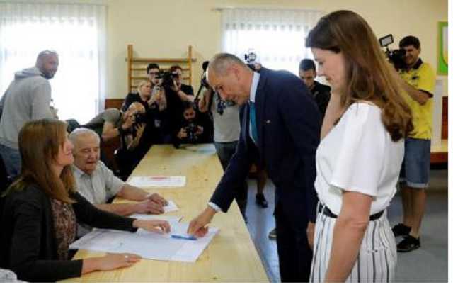 В Словении проходят досрочные парламентские выборы