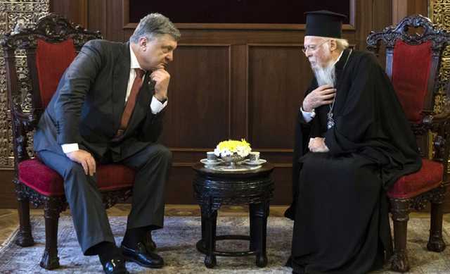 Порошенко рассказал, когда Украина может получить томос