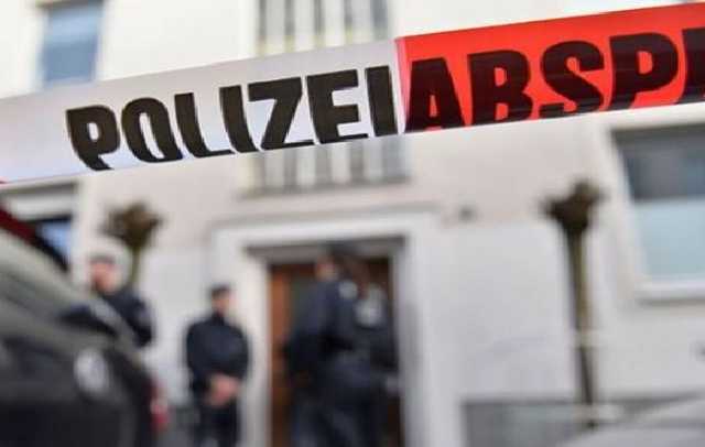 В Берлине полицейский открыл стрельбу в соборе