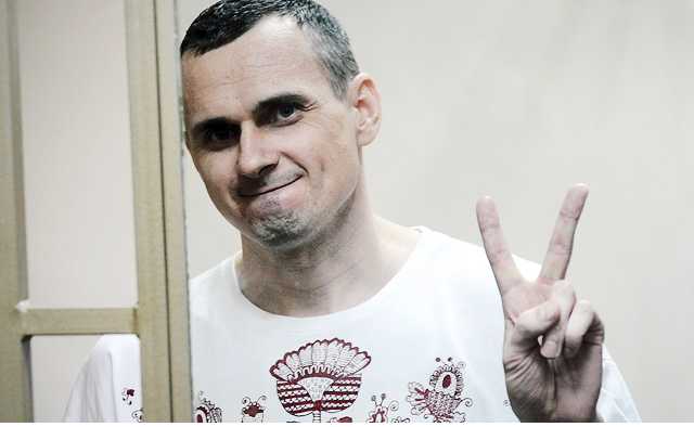 Сенцова бросила жена: Мать рассказала историю сына