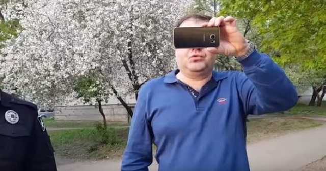 В Харькове пьяный врач заехал на тротуар и не понял, куда попал: видео