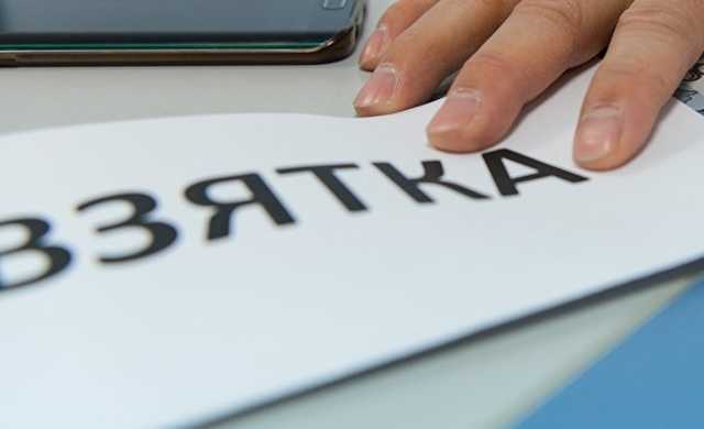 Два киевских МЧСника попались на взятке