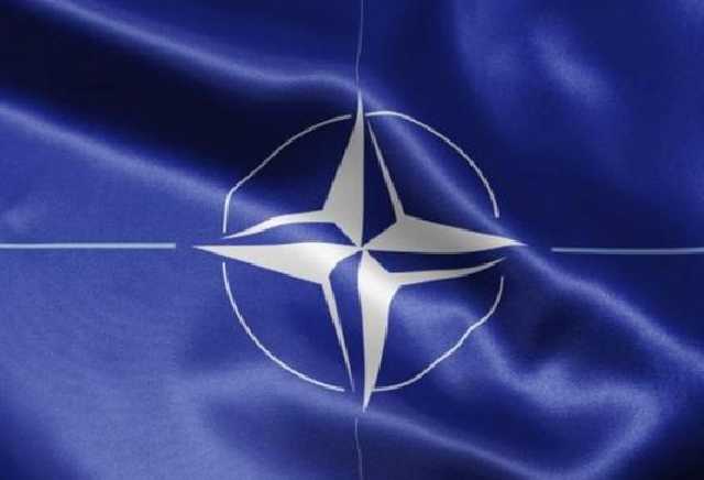 Столтенберг пригласил Порошенко на саммит НАТО