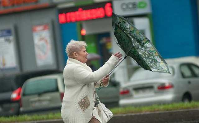 Украину сотрясет сильная буря: названы даты