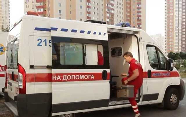 На Позняках практически одновременно две женщины выпали из окон