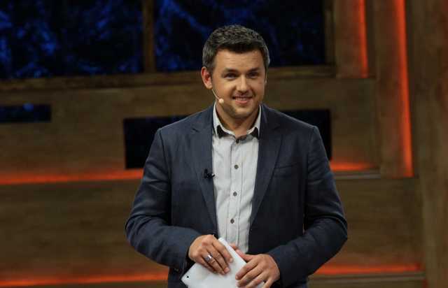 Известный украинский ведущий покидает телеканал и страну