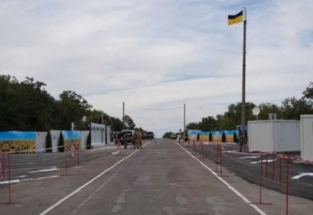 На КПВВ “Новотроїцьке” водійка з ОРДО навмисно наїхала на прикордонника