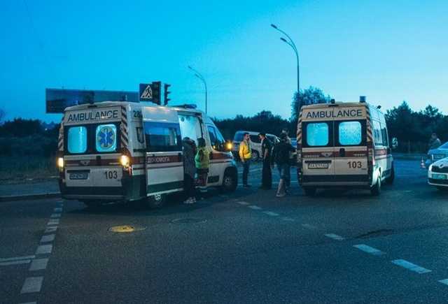 В Киеве, на Позняках, произошло серьезное ДТП, четверо пострадавших