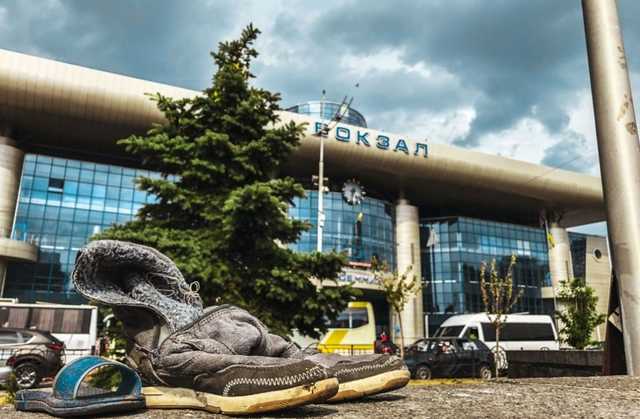 Возле кинотеатра "Ультрамарин" в Киеве появился новый лагерь ромов