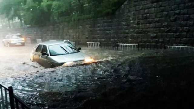 Непогода в Украине "отрезала" от света сотни населенных пунктов