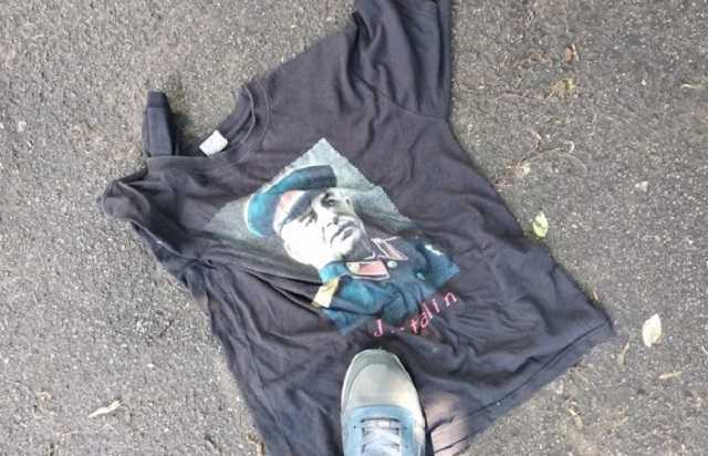 Активист заставил пассажира киевского метро снять футболку со Сталиным