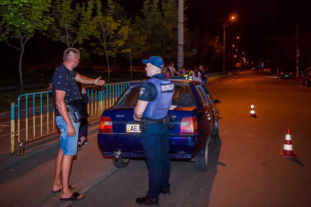 Мать пила рядом: в Днепре автомобиль сбил ребенка