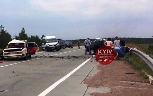 В Житомирской области лоб в лоб столкнулись два автомобиля