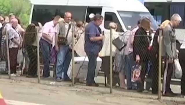 Туда сюда обратно: Кто, зачем и как часто пересекают линию соприкосновения на Донбассе