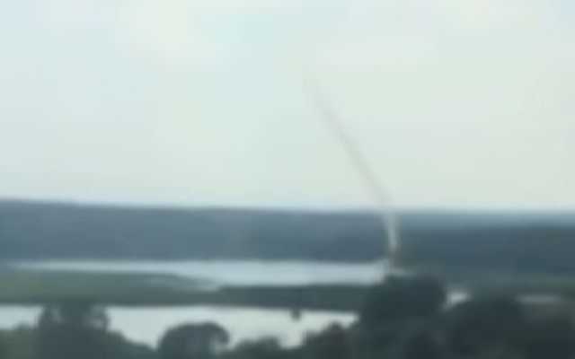 В Киеве сняли на видео огромный смерч