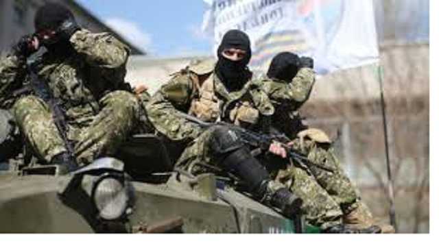 Украинские бойцы уничтожили бронированную машину и грузовик боевиков