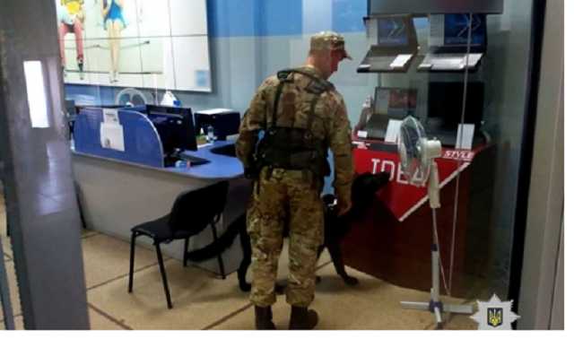 В Харькове «заминировали» бизнес-центр и магазин