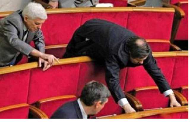 "Я працюю": Парламентські "кнопкодави" розповіли, чому порушують закон у Раді