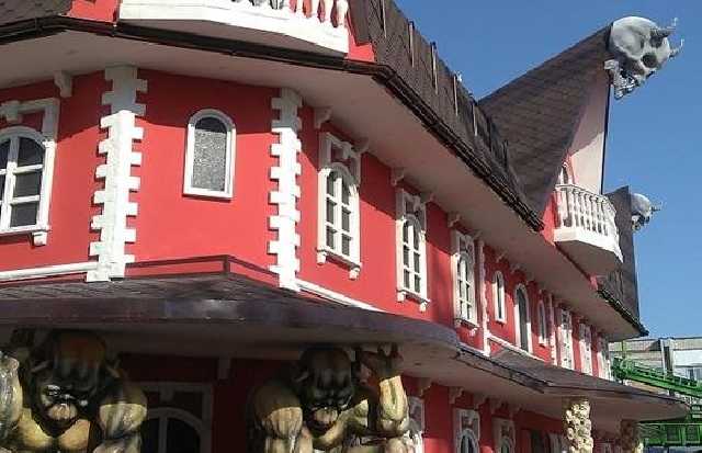 Как работает «отель» ужасов в Бердянске: мнительных просят не смотреть