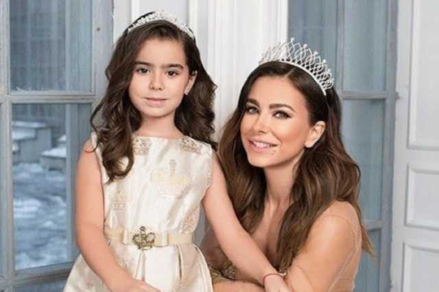 "Я вернусь!" Ани Лорак привезла дочь в Украину: фотофакт