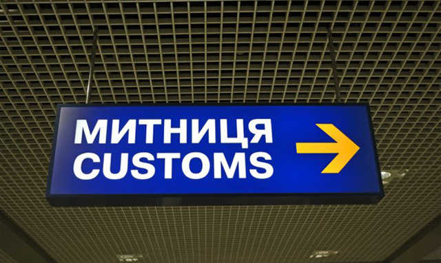 Как начальница Львовской таможни оформила на 74-летнюю свекровь элитный Rolls-Royce