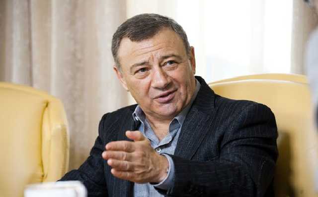 Украина ввела санкции против друга Путина и его семьи