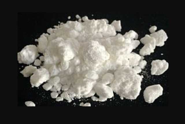 В Киеве полицейского задержали у торгового центра при продаже амфетамина