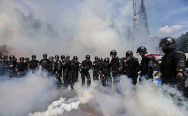 Рабочие перекрыли международную трассу Киев- Чоп: подробности