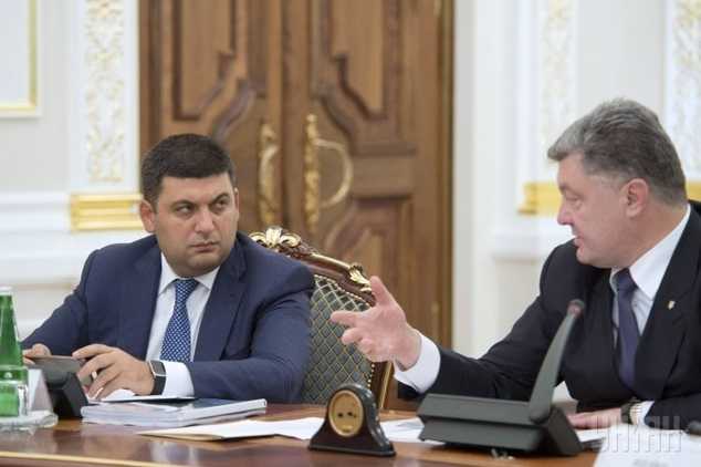 Порошенко пошел на обострение: СБУ начала искать компромат на Гройсмана
