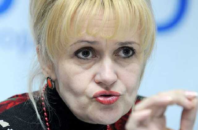 "Придурок, тряси перед своими детьми": Фарион жестко прошлась по "голой" группе