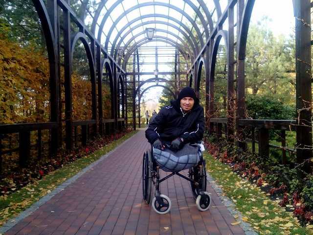 В Киеве обокрали потерявшего на войне ноги ветерана АТО: сеть кипит