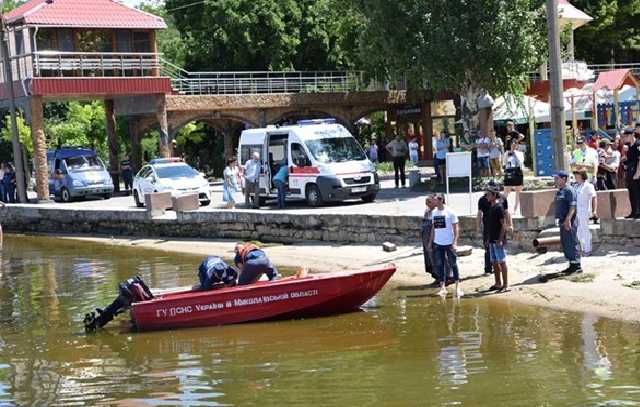 В Николаеве девушка на глазах у родителей прыгнула с пирса и утонула