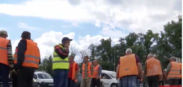 Под Житомиром голодные работники райавтодора перекрыли трассу Киев — Чоп