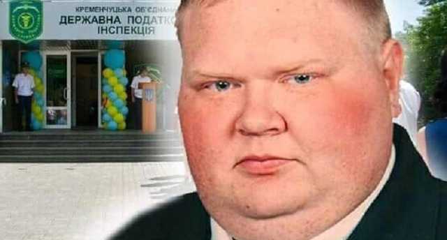 Это легендарный налоговик Андрей Звонков. После увольнения из налоговой он просто сказочно разбогател, - блогер