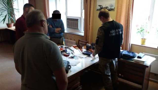 Директора завода “Укроборонпрома” задержали на взятке в 36,5 тысяч