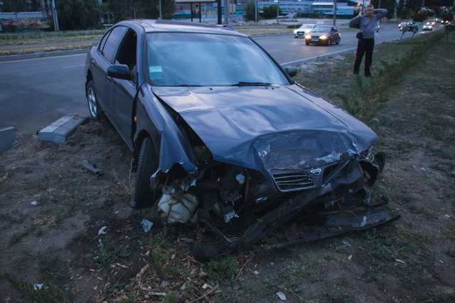 В Киеве на Осокорках пьяный водитель протаранил Porsche Panamera