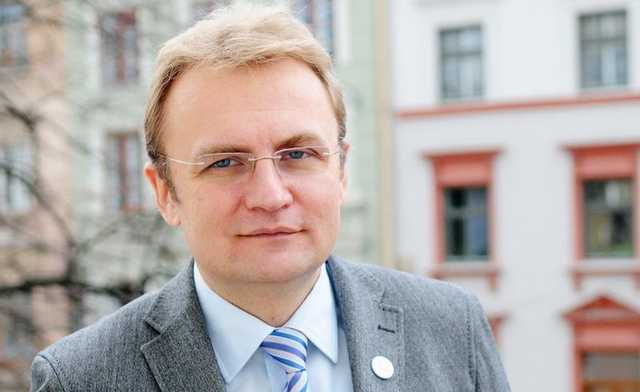 Политолог объяснил причины падения рейтинга Садового