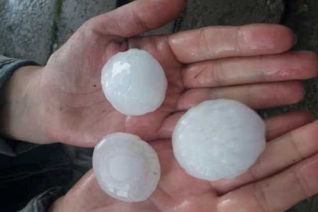 В огороде ничего не останется: В Южноукраинске прошел аномальный град