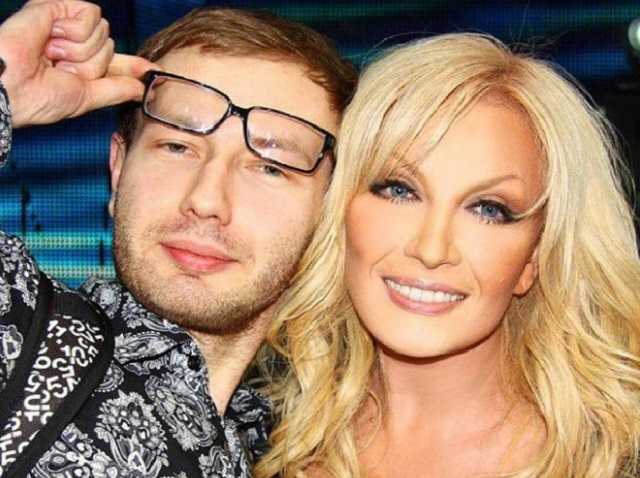 "Опять напьешься?" Поющую подругу Януковича сын пристыдил в сети