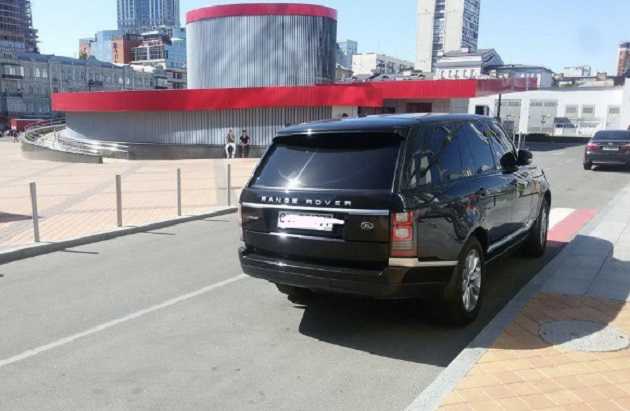 Неправильная парковка в Украине: где нельзя ставить авто и что грозит нарушителям